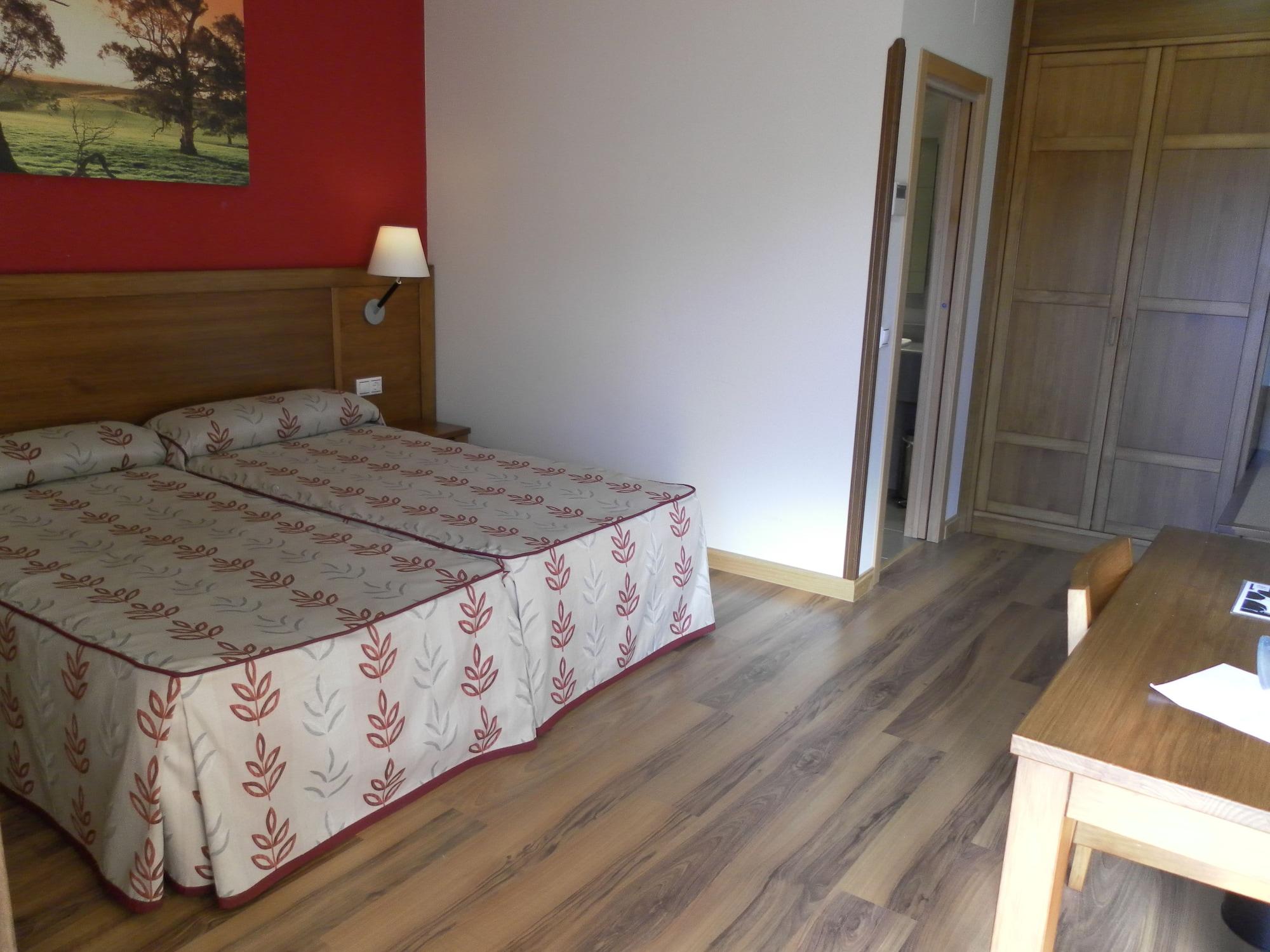 Hotel Milagros Rio Riaza Bagian luar foto