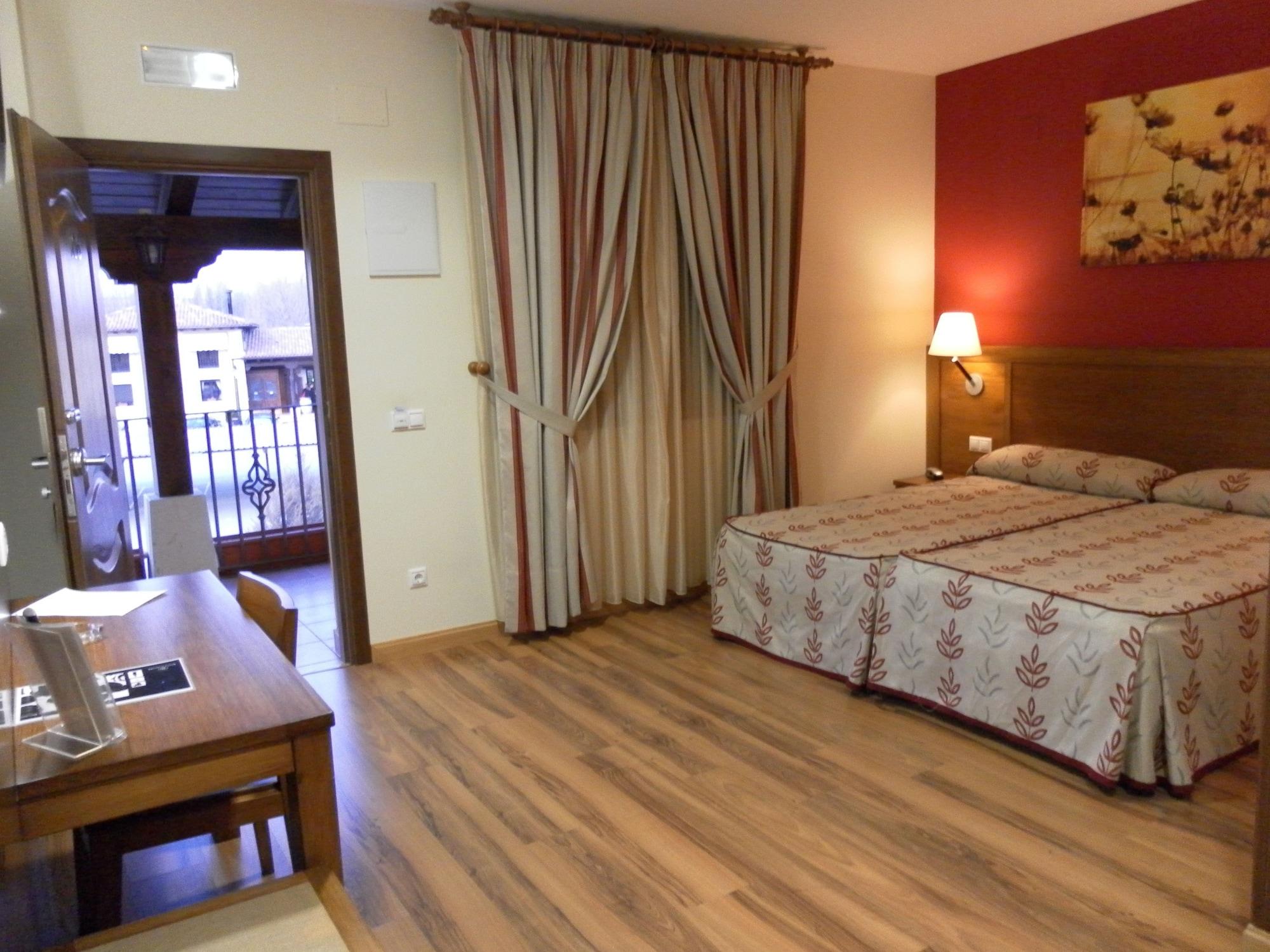 Hotel Milagros Rio Riaza Bagian luar foto