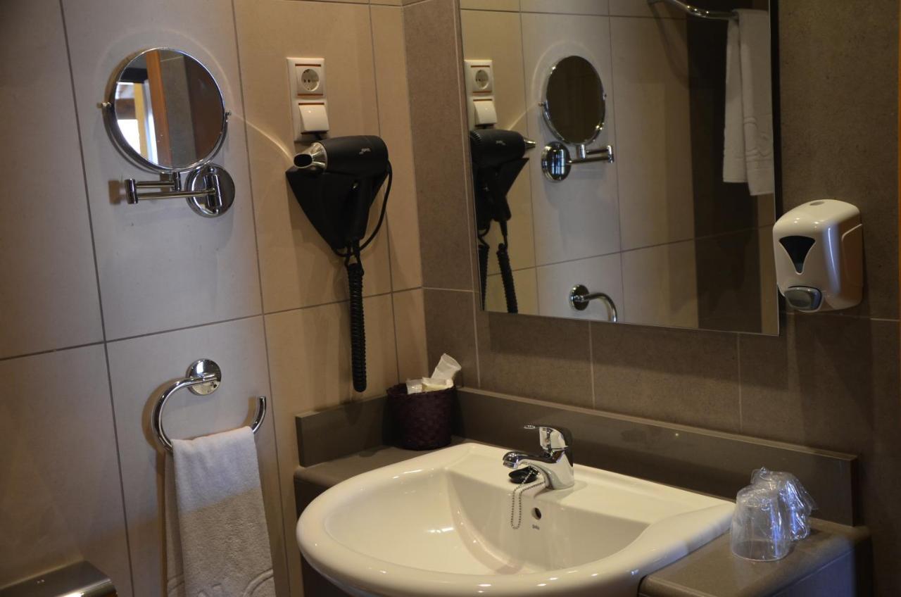 Hotel Milagros Rio Riaza Bagian luar foto